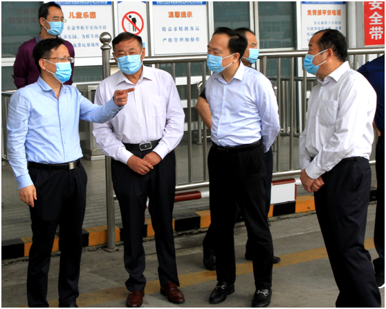 省交通運(yùn)輸廳黨組書記、廳長章義來到集團(tuán)公司阜陽長途汽車中心站檢查安全生產(chǎn)工作